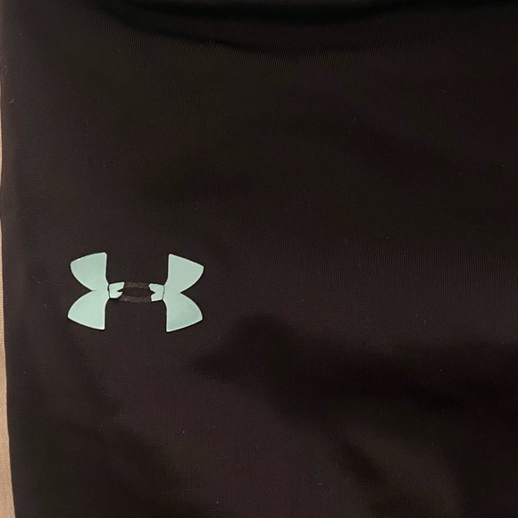 Under Armour Capris, Heatgear, Compression, Size M - Picture 4 of 4